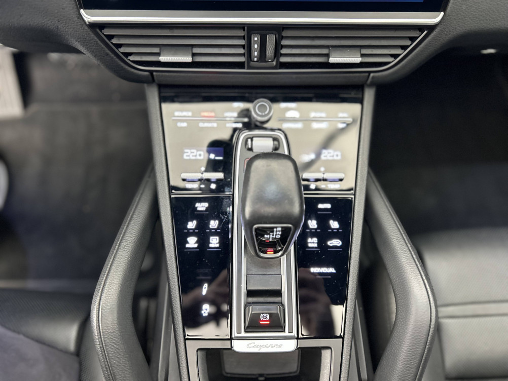Acheter Porsche Cayenne Cayenne E-Hybrid 3.0 V6 462 ch Tiptronic BVA  5p occasion dans les concessions du Groupe Faurie