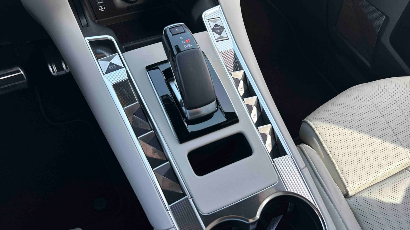 Acheter Ds DS7 DS 7 Hybride Rechargeable E-Tense 360 EAT8 4x4 Opera 5p occasion dans les concessions du Groupe Faurie