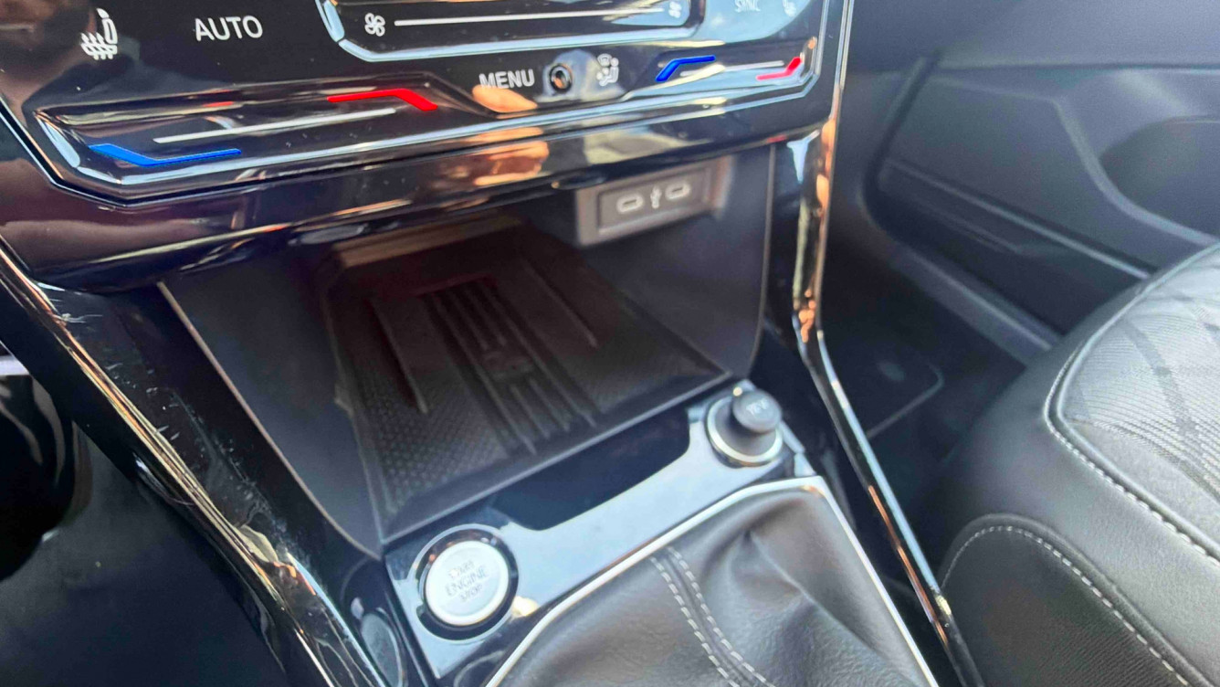 Acheter Volkswagen T-Cross T-Cross 1.0 TSI 116 Start/Stop DSG7 R-Line Edition 5p occasion dans les concessions du Groupe Faurie