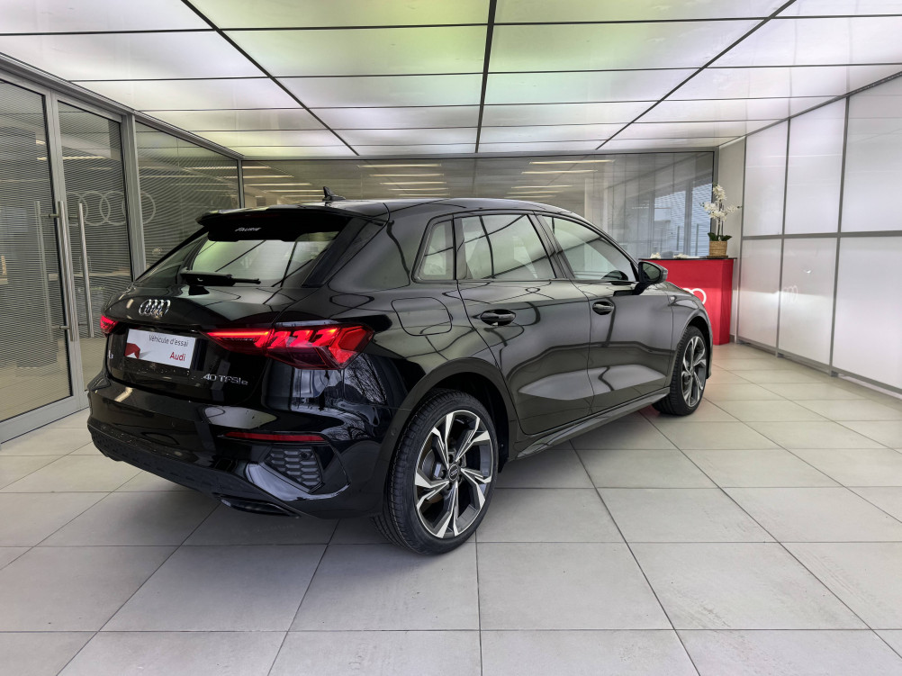 Acheter Audi A3 A3 Sportback 40 TFSIe 204 S tronic 6 S Line 5p neuf dans les concessions du Groupe Faurie