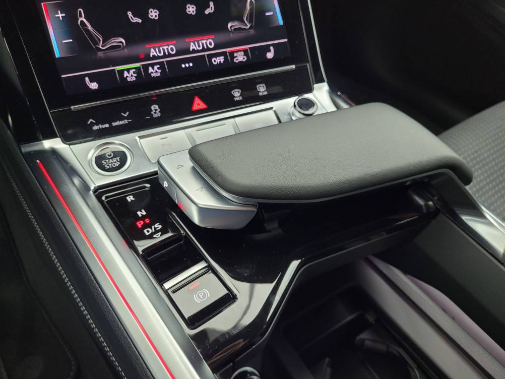 Acheter Audi Q8 e-tron Q8 e-tron 55 408 ch 114 kWh Quattro S line 5p occasion dans les concessions du Groupe Faurie