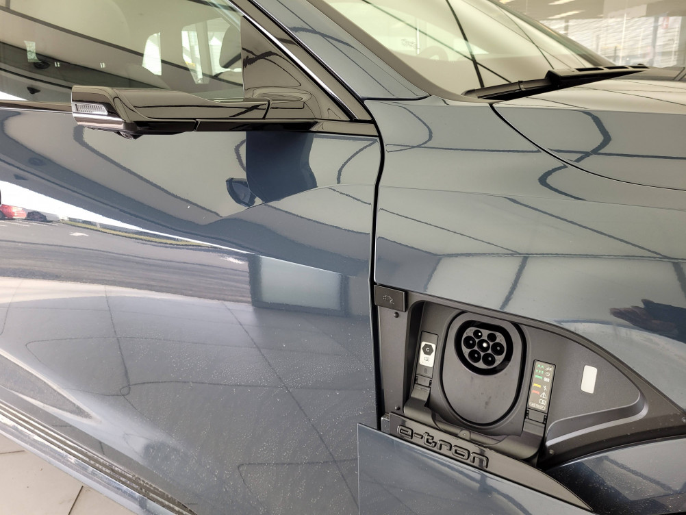 Acheter Audi Q8 e-tron Q8 e-tron 55 408 ch 114 kWh Quattro S line 5p occasion dans les concessions du Groupe Faurie