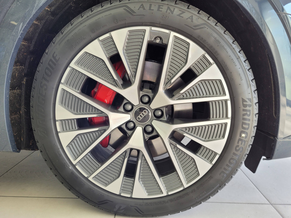 Acheter Audi Q8 e-tron Q8 e-tron 55 408 ch 114 kWh Quattro S line 5p occasion dans les concessions du Groupe Faurie