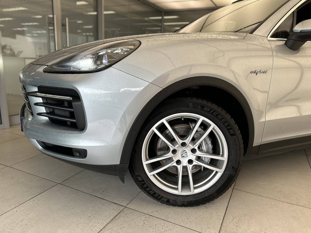 Acheter Porsche Cayenne Cayenne E-Hybrid 3.0 V6 462 ch Tiptronic BVA  5p occasion dans les concessions du Groupe Faurie