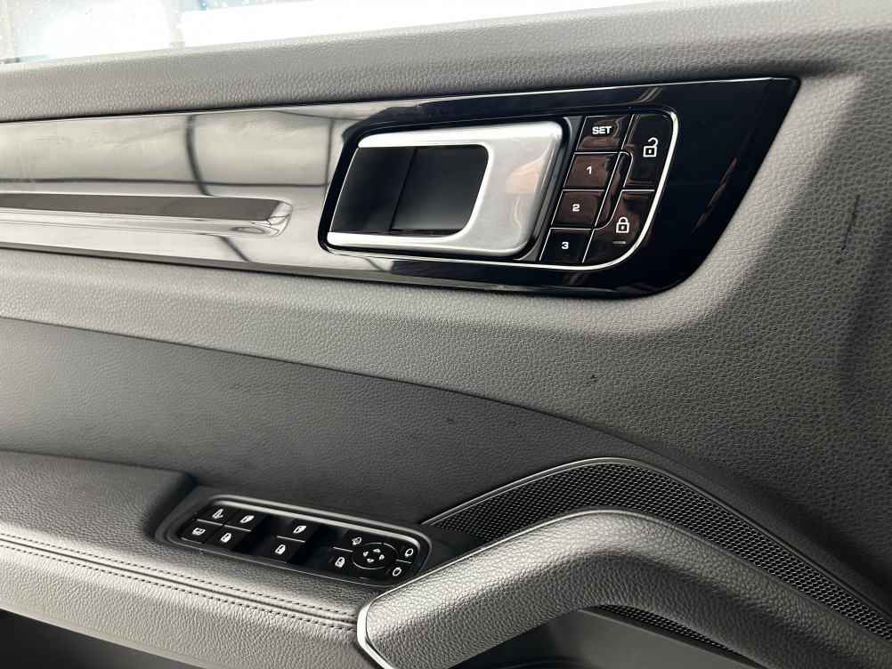 Acheter Porsche Cayenne Cayenne E-Hybrid 3.0 V6 462 ch Tiptronic BVA  5p occasion dans les concessions du Groupe Faurie