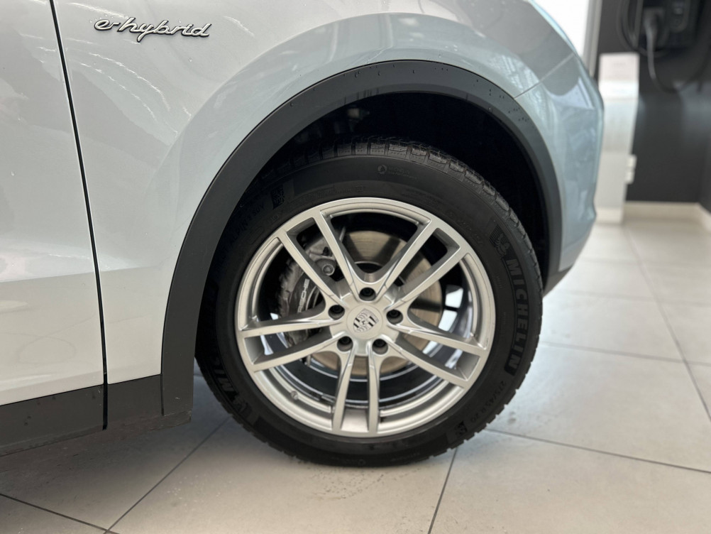 Acheter Porsche Cayenne Cayenne E-Hybrid 3.0 V6 462 ch Tiptronic BVA  5p occasion dans les concessions du Groupe Faurie