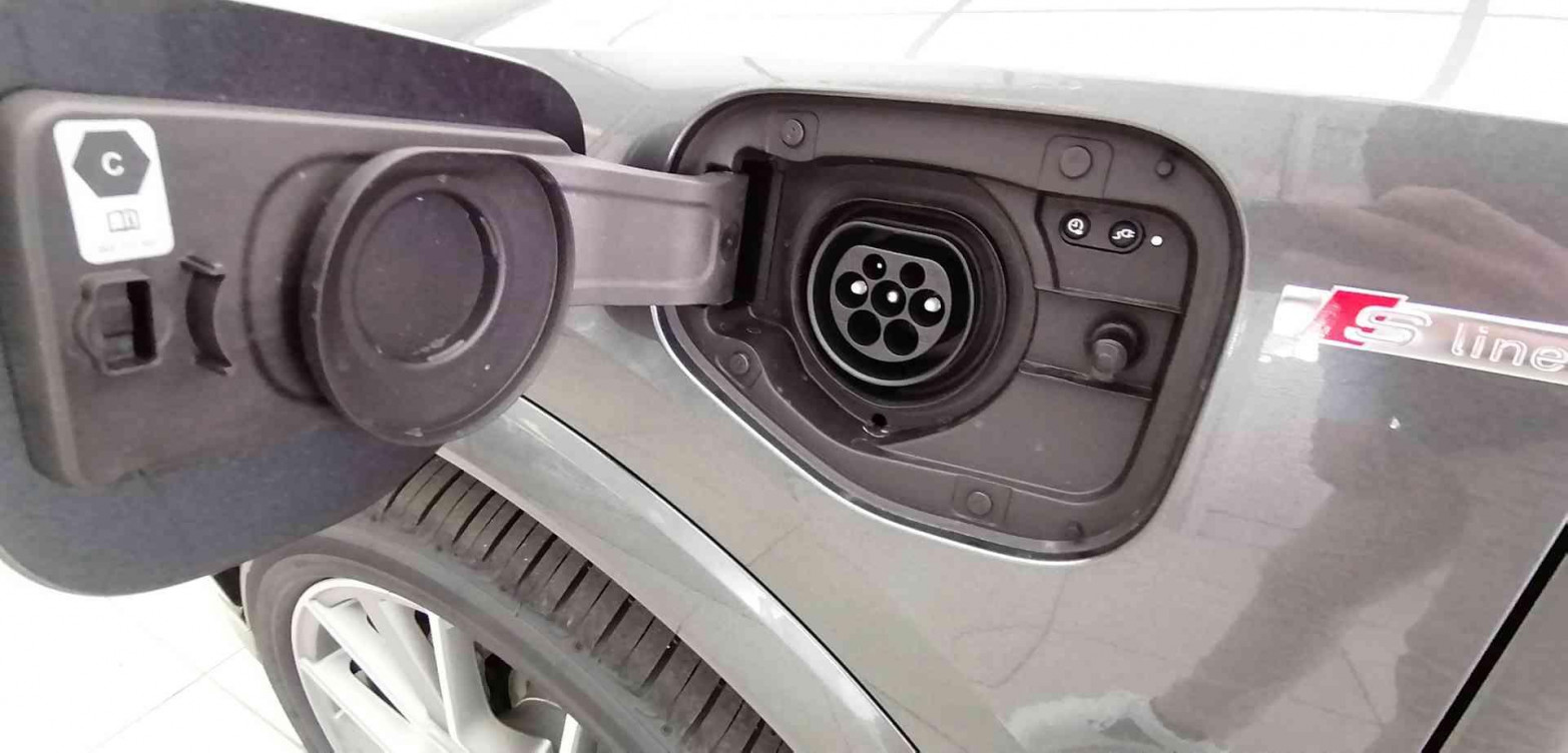 Acheter Audi Q3 Q3 45 TFSIe 245 ch S tronic 6 S line 5p occasion dans les concessions du Groupe Faurie