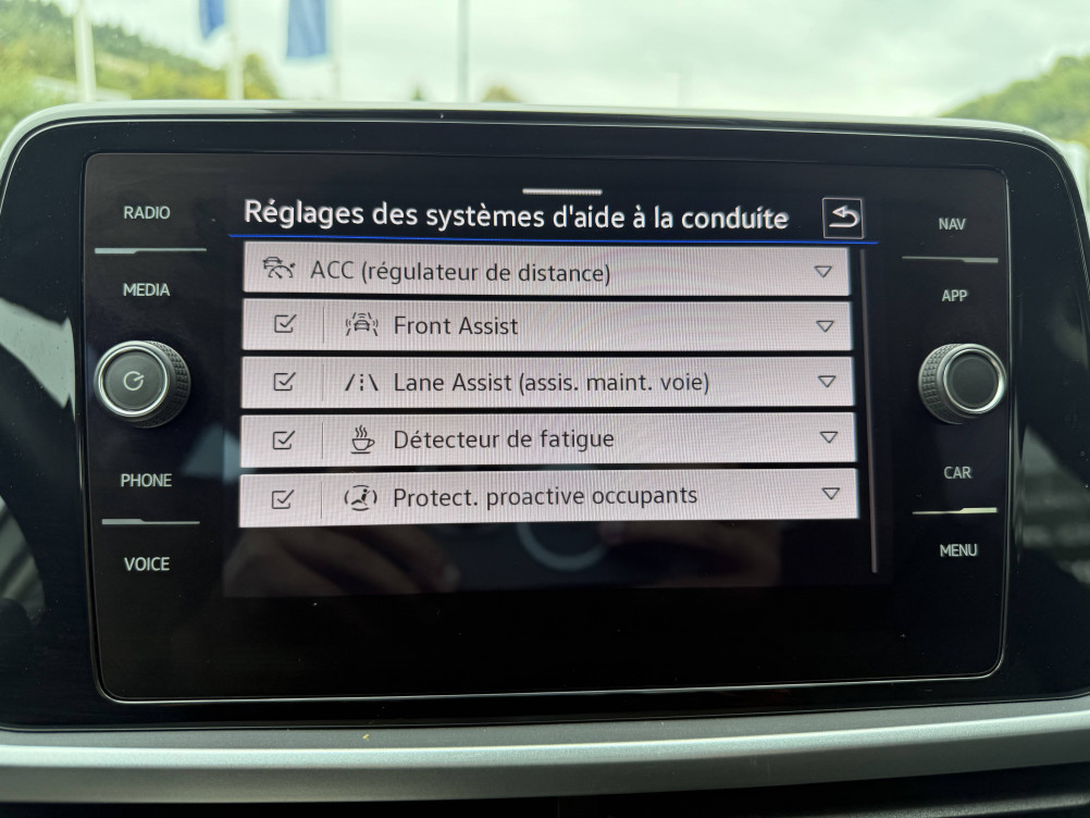 Acheter Volkswagen T-Roc T-Roc 1.0 TSI 110 Start/Stop BVM6 Life 5p occasion dans les concessions du Groupe Faurie