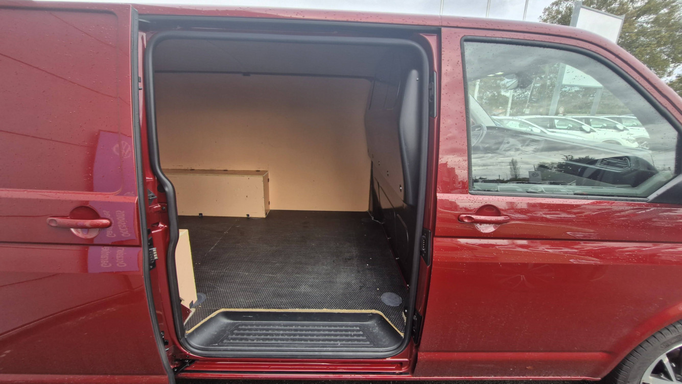 Acheter Volkswagen Transporter Fourgon T6 TRANSPORTER 6.1 VAN L1H1 2.0 TDI 198 DSG7 BUSINESS LINE PLUS 4p occasion dans les concessions du Groupe Faurie