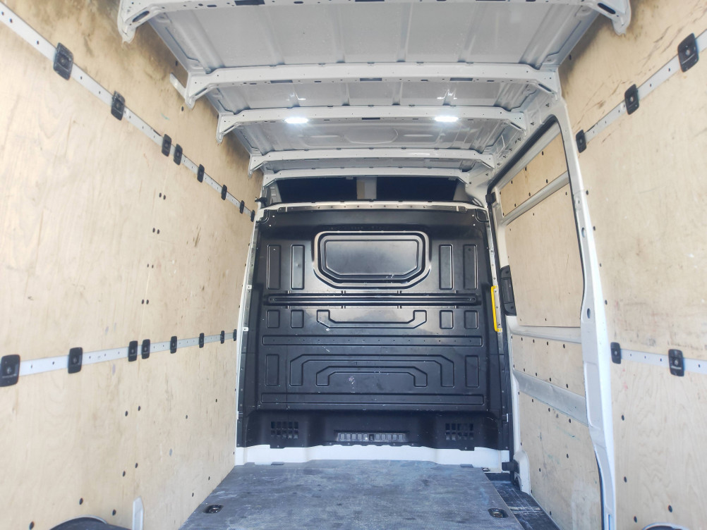 Acheter Volkswagen Crafter CRAFTER VAN 30 L3H3 2.0 TDI 140 CH BUSINESS LINE 4p occasion dans les concessions du Groupe Faurie