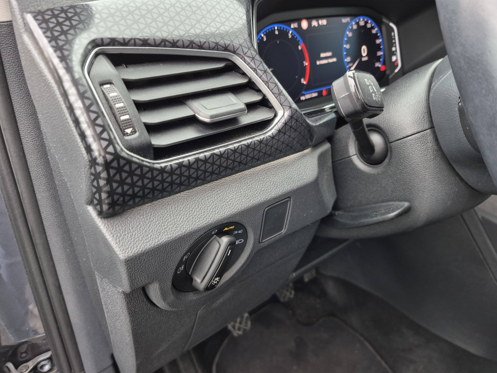 Acheter Volkswagen T-Cross T-Cross 1.0 TSI 110 Start/Stop BVM6 R-Line Tech 5p occasion dans les concessions du Groupe Faurie