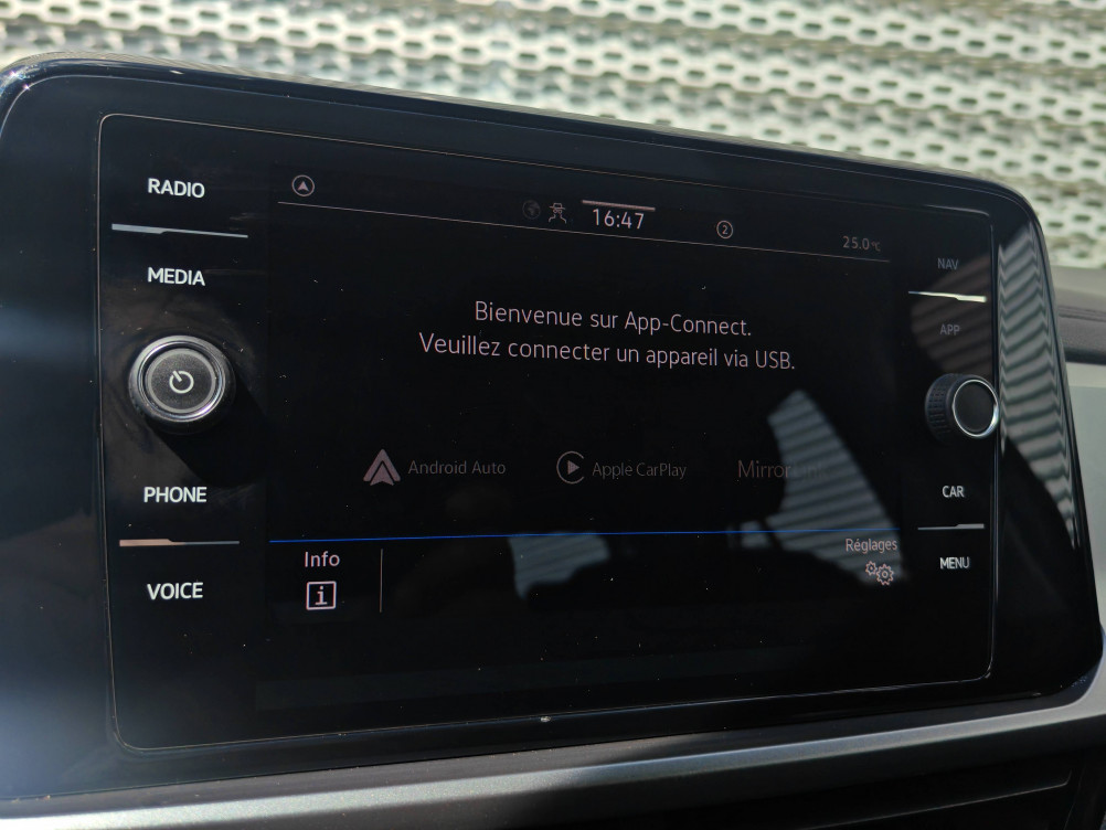 Acheter Volkswagen T-Roc T-Roc 1.0 TSI 110 Start/Stop BVM6 Life Business 5p occasion dans les concessions du Groupe Faurie