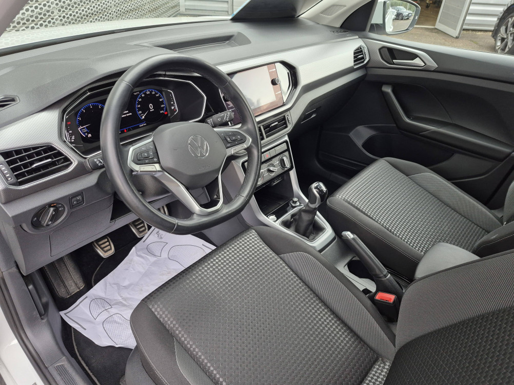Acheter Volkswagen T-Cross T-Cross 1.0 TSI 110 Start/Stop BVM6 Active 5p occasion dans les concessions du Groupe Faurie