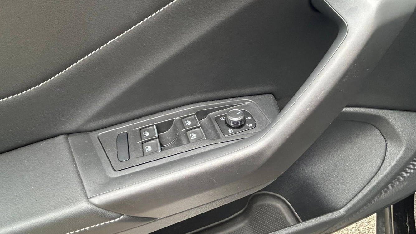 Acheter Volkswagen T-Roc T-Roc Cabriolet 1.5 TSI EVO2 150 Start/Stop DSG7 R-Line 2p neuf dans les concessions du Groupe Faurie