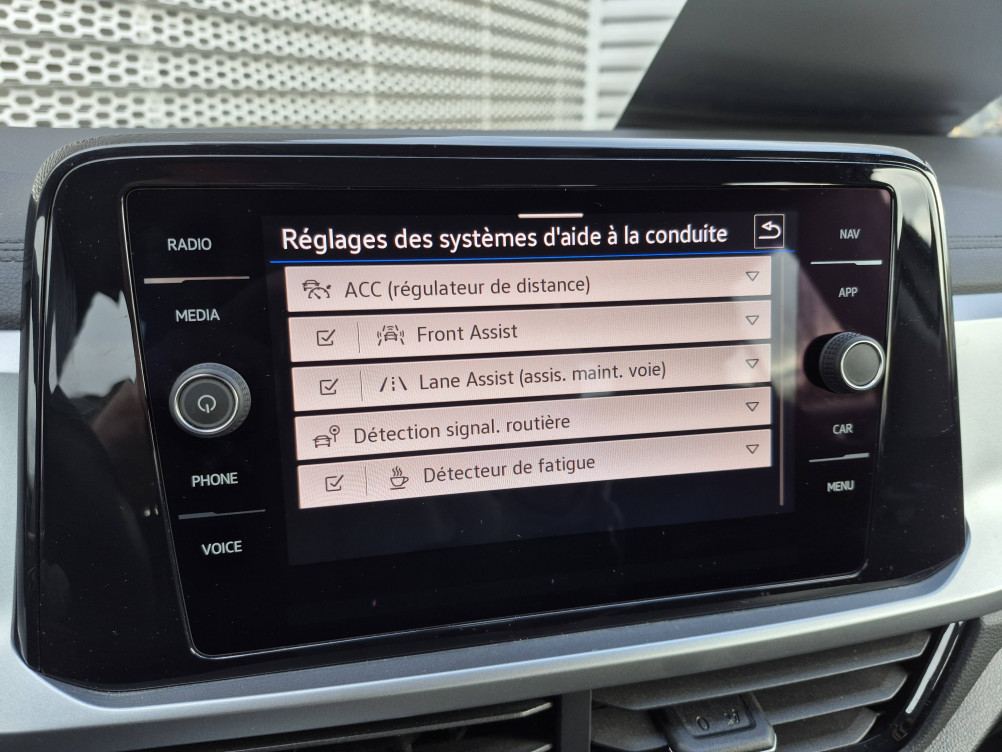 Acheter Volkswagen T-Roc T-Roc 1.0 TSI 110 Start/Stop BVM6 Life Business 5p occasion dans les concessions du Groupe Faurie