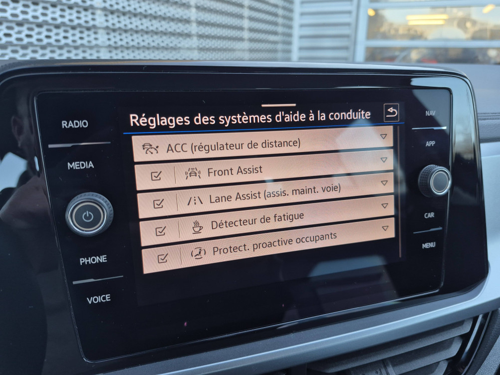 Acheter Volkswagen T-Roc T-Roc 1.0 TSI 110 Start/Stop BVM6 Life 5p occasion dans les concessions du Groupe Faurie