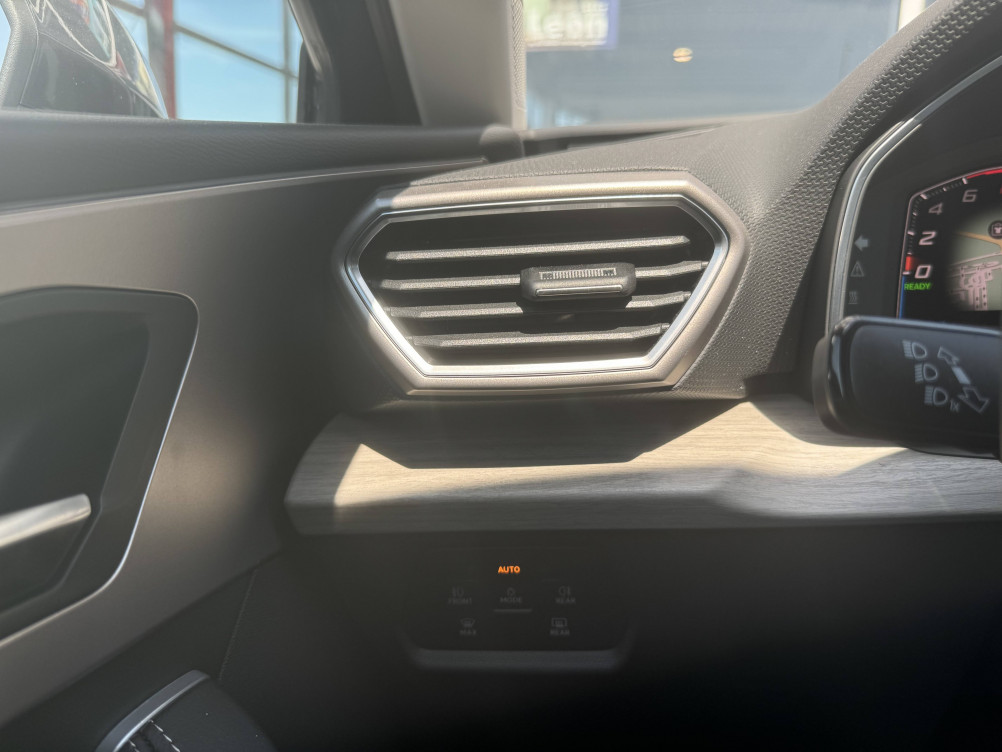 Acheter Seat Leon Leon e-Hybrid 204 ch DSG6 Xcellence 5p neuf dans les concessions du Groupe Faurie