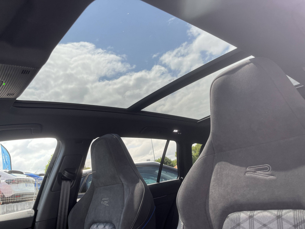 Acheter Volkswagen Golf Golf SW 1.5 eTSI EVO2 150 DSG7 R-Line 5p neuf dans les concessions du Groupe Faurie