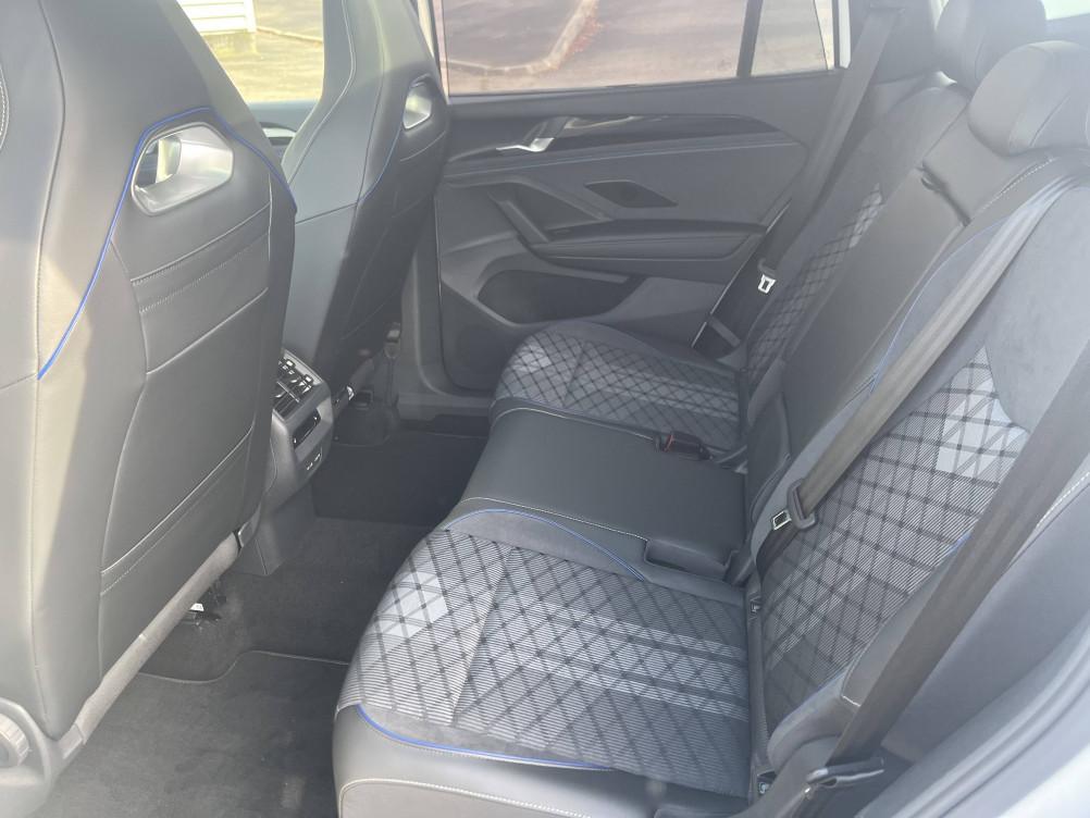 Acheter Volkswagen Tayron Tayron 1.5 eHybrid 204ch DSG6 5pl R-Line Edition 5p neuf dans les concessions du Groupe Faurie