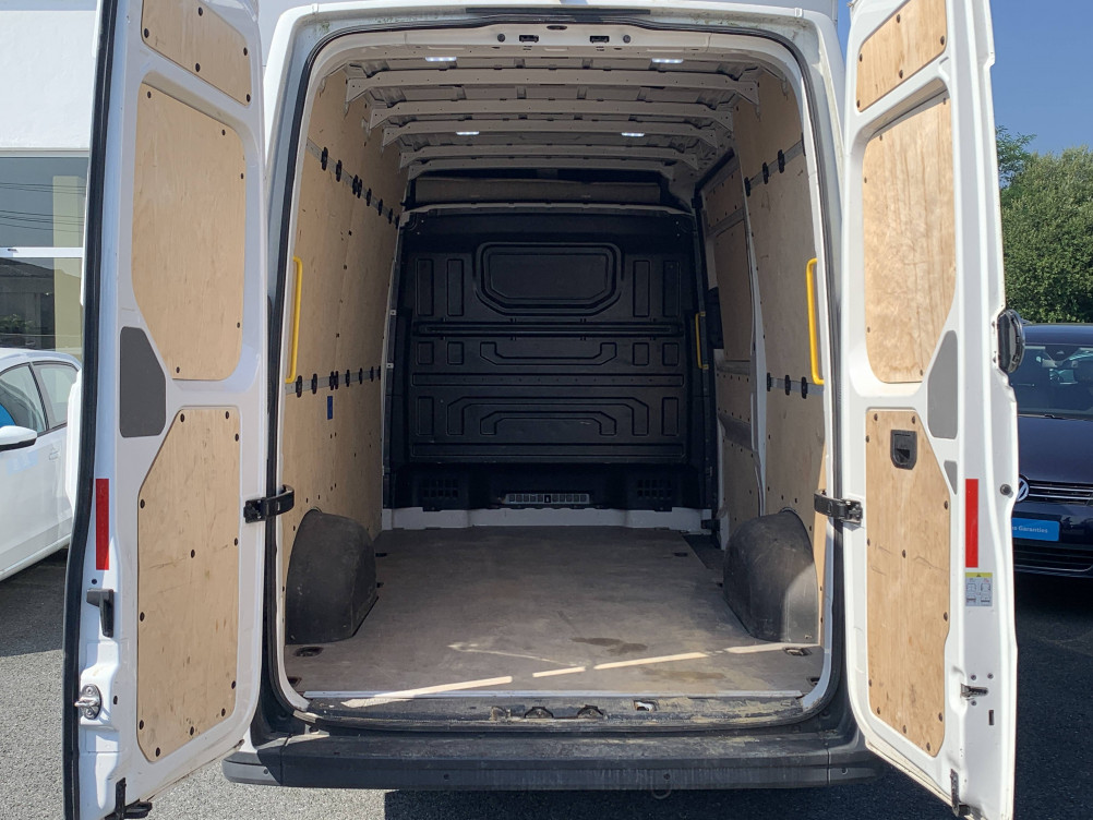 Acheter Volkswagen Crafter CRAFTER VAN 30 L3H3 2.0 TDI 140 CH BUSINESS LINE PLUS 4p occasion dans les concessions du Groupe Faurie