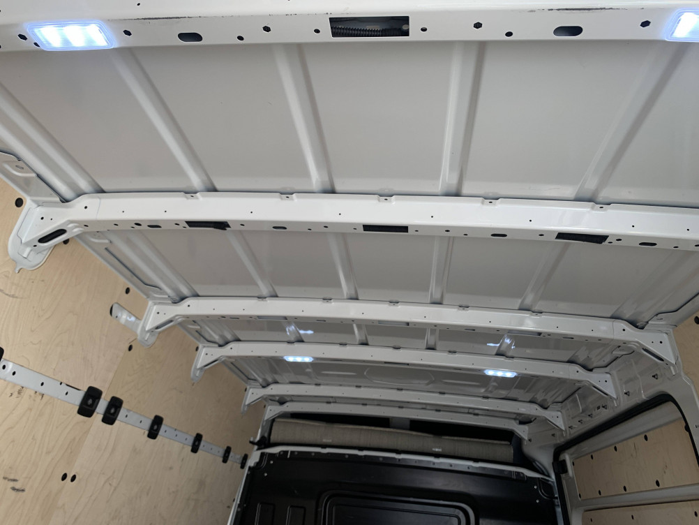 Acheter Volkswagen Crafter CRAFTER VAN 30 L3H3 2.0 TDI 140 CH BUSINESS LINE PLUS 4p occasion dans les concessions du Groupe Faurie