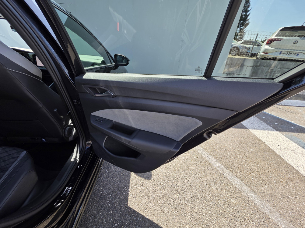 Acheter Volkswagen Golf Golf 2.0 TDI SCR 150 DSG7 R-Line 1st 5p occasion dans les concessions du Groupe Faurie