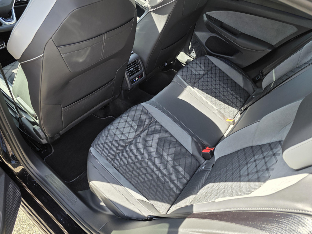 Acheter Volkswagen Golf Golf 2.0 TDI SCR 150 DSG7 R-Line 1st 5p occasion dans les concessions du Groupe Faurie