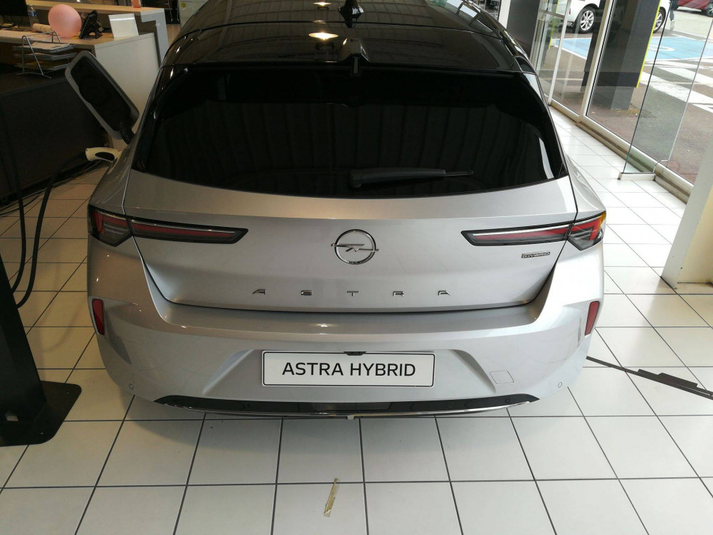 Acheter Opel Astra Astra Hybrid 180 ch BVA8 Elegance Business 5p neuf dans les concessions du Groupe Faurie