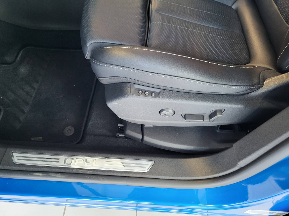 Acheter Opel Grandland Grandland Hybrid4 300 ch AWD BVA8 Ultimate 5p neuf dans les concessions du Groupe Faurie