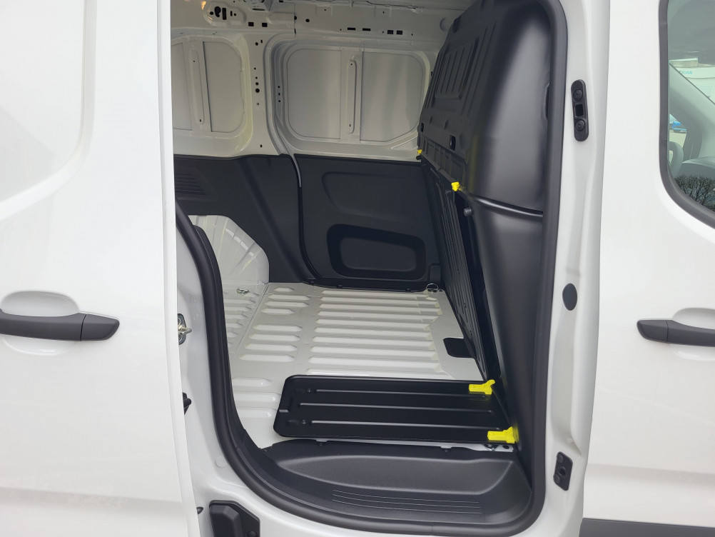 Acheter Opel Combo Cargo COMBO-E CARGO M 800 KG ELECTRIQUE 100 KW BATTERIE 51 KWH  4p neuf dans les concessions du Groupe Faurie