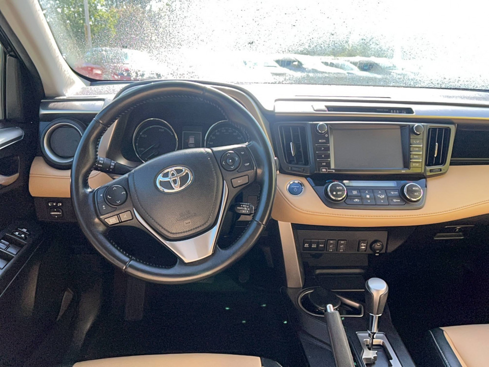 Acheter Toyota RAV4 RAV4 Hybride 197ch 2WD Lounge 5p occasion dans les concessions du Groupe Faurie