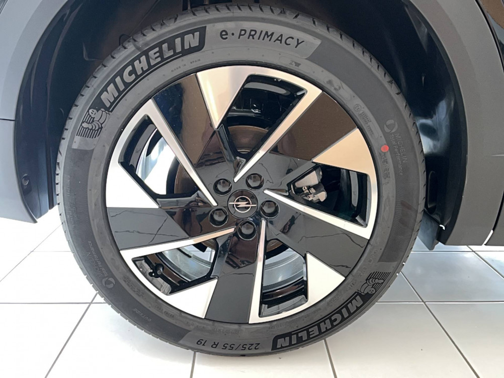 Acheter Opel Grandland Grandland 1.2 Turbo Hybrid 136 ch e-DCT6 GS 5p neuf dans les concessions du Groupe Faurie