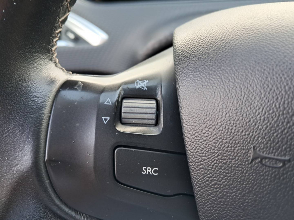 Acheter Peugeot 208 208 1.6 e-HDi 115ch FAP BVM6 Allure 5p occasion dans les concessions du Groupe Faurie
