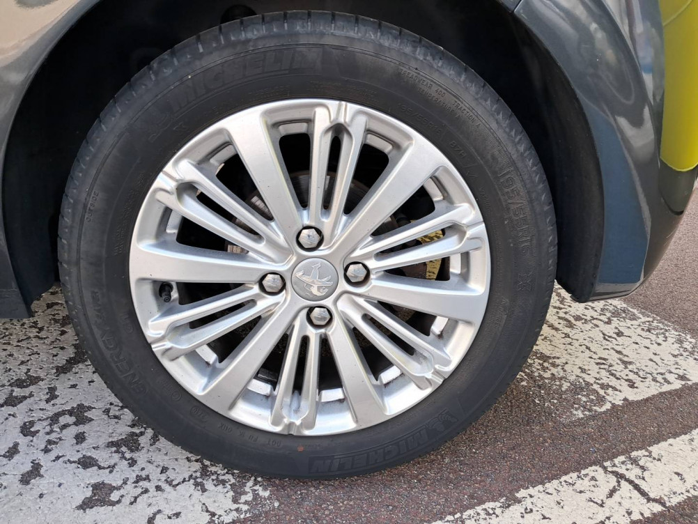 Acheter Peugeot 208 208 1.6 e-HDi 115ch FAP BVM6 Allure 5p occasion dans les concessions du Groupe Faurie