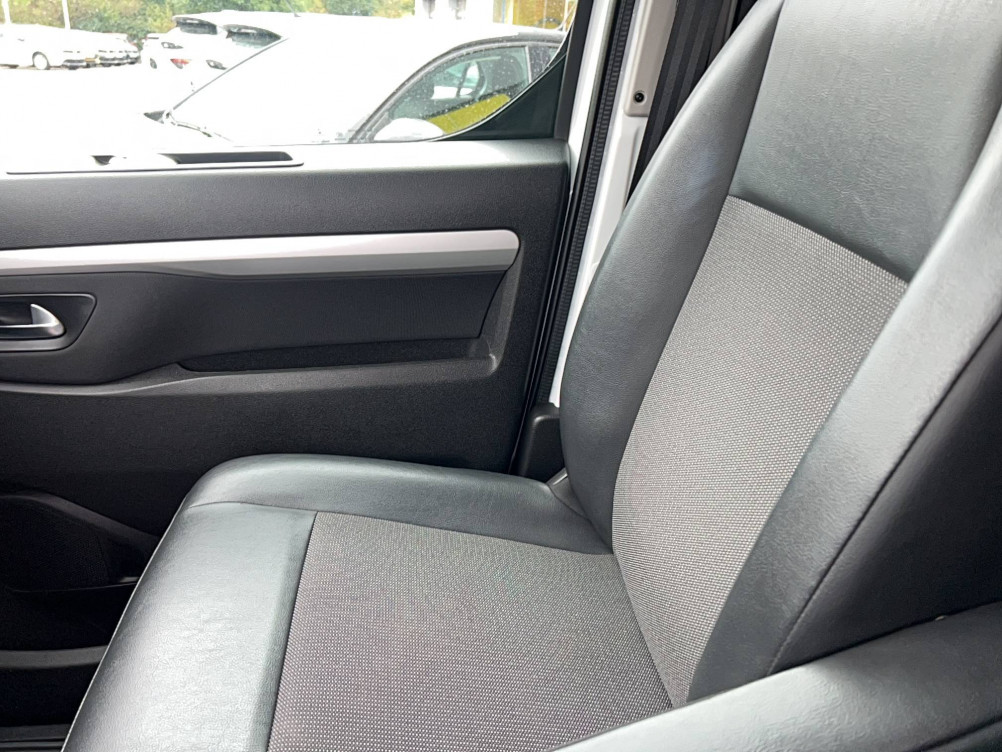Acheter Opel Vivaro VIVARO FGN L2 2.0 DIESEL 120 CH PTAC AUGMENTE PACK CLIM 4p occasion dans les concessions du Groupe Faurie