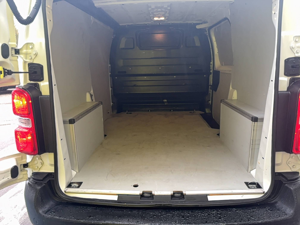 Acheter Opel Vivaro VIVARO FGN L2 2.0 DIESEL 120 CH PTAC AUGMENTE PACK CLIM 4p occasion dans les concessions du Groupe Faurie