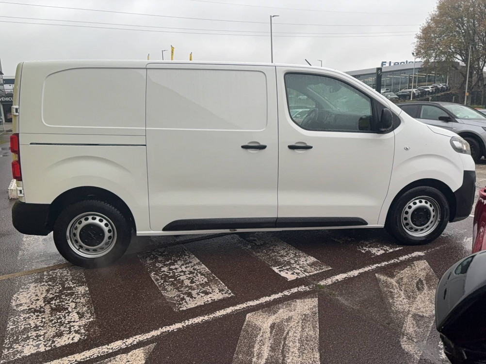 Acheter Opel Vivaro VIVARO FGN L2 2.0 DIESEL 120 CH PTAC AUGMENTE PACK CLIM 4p occasion dans les concessions du Groupe Faurie