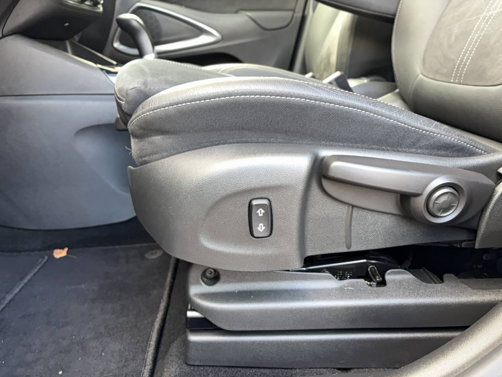 Acheter Opel Crossland Crossland 1.2 Turbo 130 ch BVA6 Ultimate 5p occasion dans les concessions du Groupe Faurie