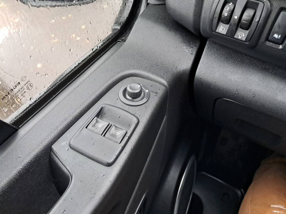 Acheter Opel Vivaro VIVARO CA F2900 L1H1 1.6 CDTI 120 CH PACK CLIM + 5p occasion dans les concessions du Groupe Faurie