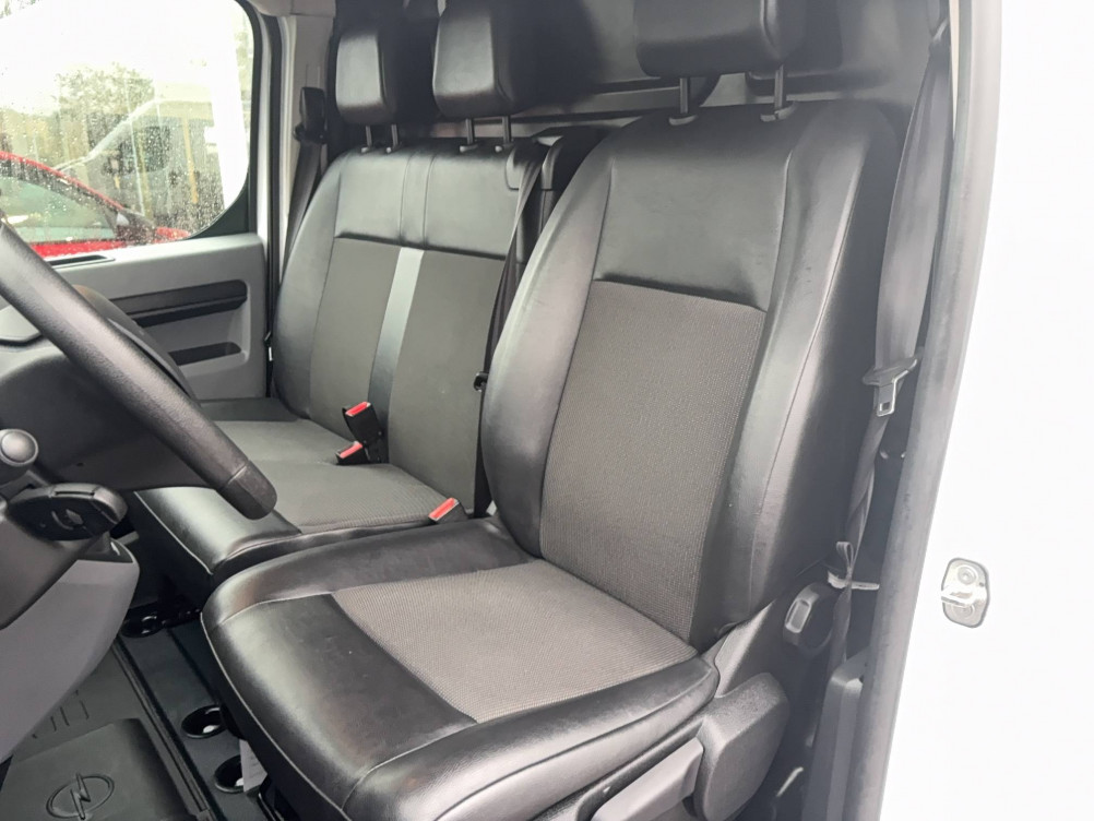 Acheter Opel Vivaro VIVARO FGN L2 2.0 DIESEL 120 CH PTAC AUGMENTE PACK CLIM 4p occasion dans les concessions du Groupe Faurie