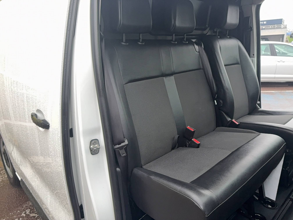 Acheter Opel Vivaro VIVARO FGN L2 2.0 DIESEL 120 CH PTAC AUGMENTE PACK CLIM 4p occasion dans les concessions du Groupe Faurie