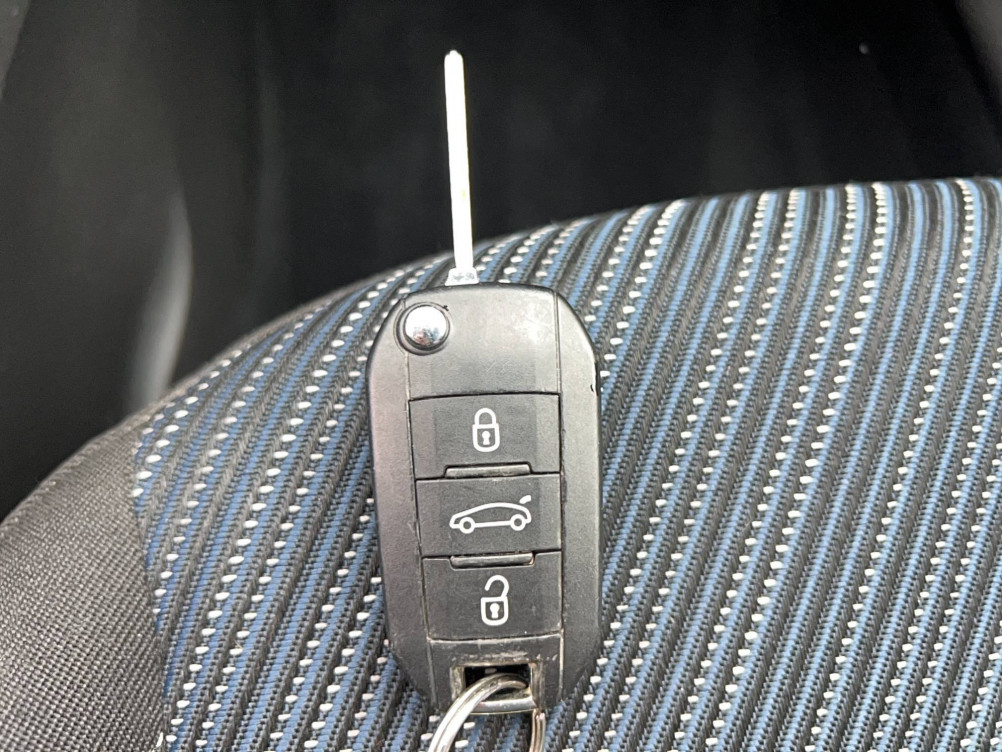 Acheter Opel Crossland X Crossland X 1.2 Turbo 110 ch Design 120 ans 5p occasion dans les concessions du Groupe Faurie