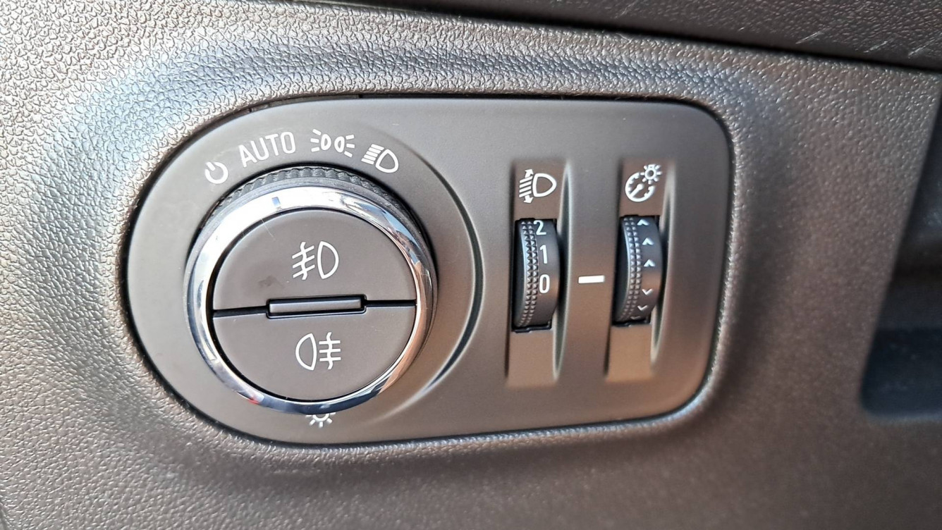 Acheter Opel Corsa Corsa 1.4 90 ch Design 120 ans 5p occasion dans les concessions du Groupe Faurie