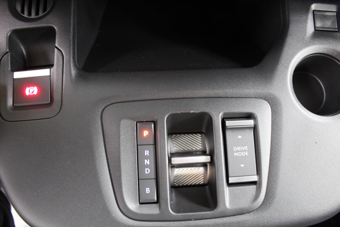Acheter Opel Combo Combo e-Life Taille M 136 ch & Batterie 50 kw/h Edition 5p neuf dans les concessions du Groupe Faurie