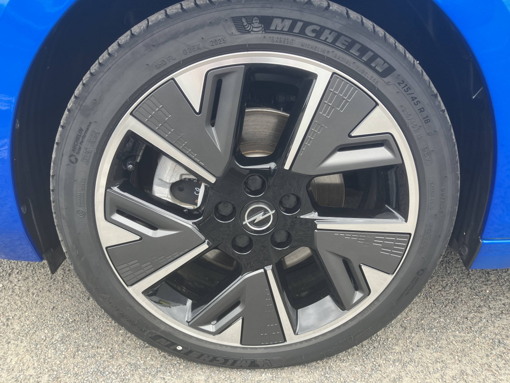 Acheter Opel Astra Astra Electrique 156 ch & Batterie 54 kWh GS 5p neuf dans les concessions du Groupe Faurie
