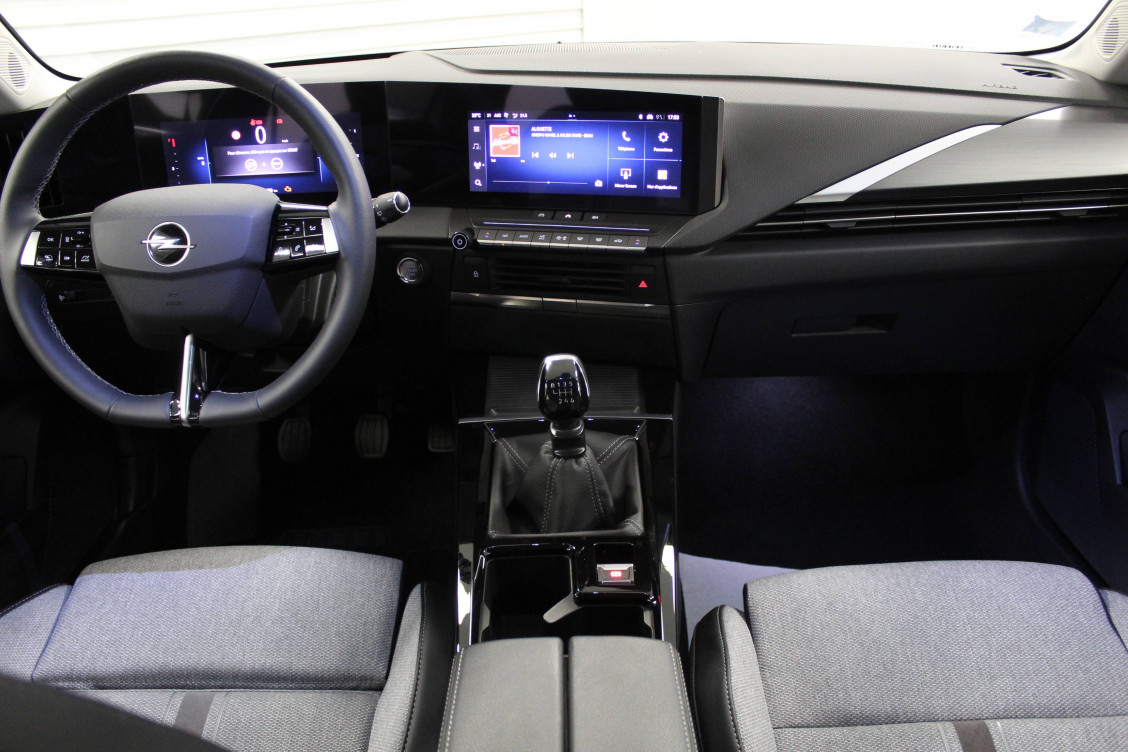 Acheter Opel Astra Astra 1.2 Turbo 110 ch BVM6 Elegance 5p occasion dans les concessions du Groupe Faurie