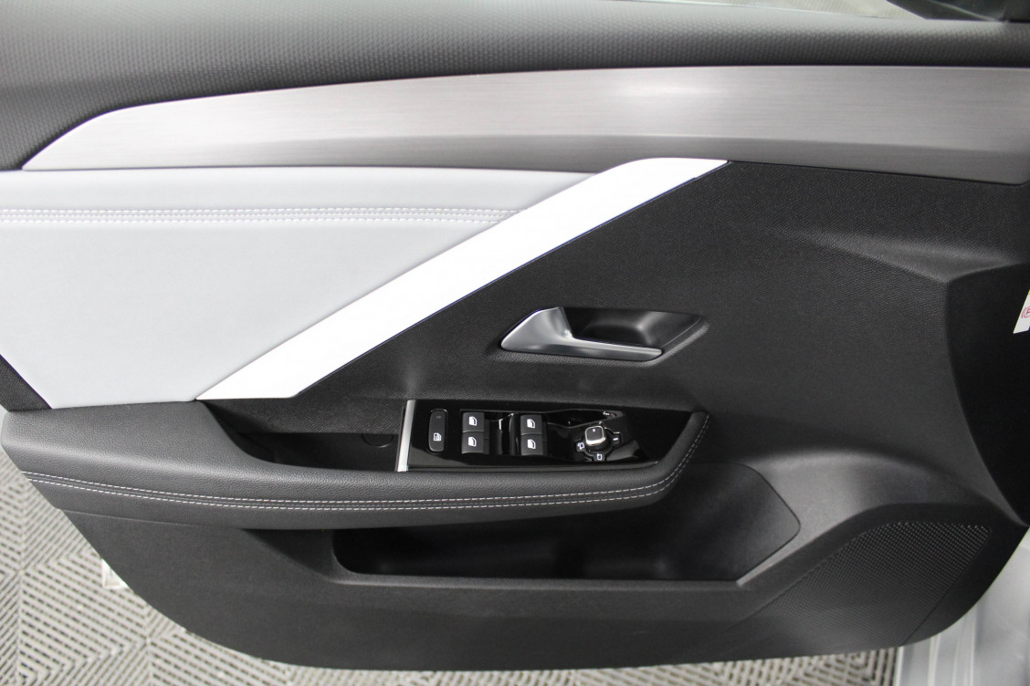 Acheter Opel Astra Astra 1.2 Turbo 110 ch BVM6 Elegance 5p occasion dans les concessions du Groupe Faurie