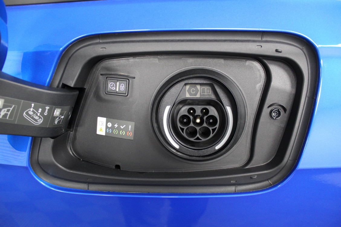 Acheter Opel Astra Astra Sports Tourer Hybrid 180 ch BVA8 Elegance 5p occasion dans les concessions du Groupe Faurie