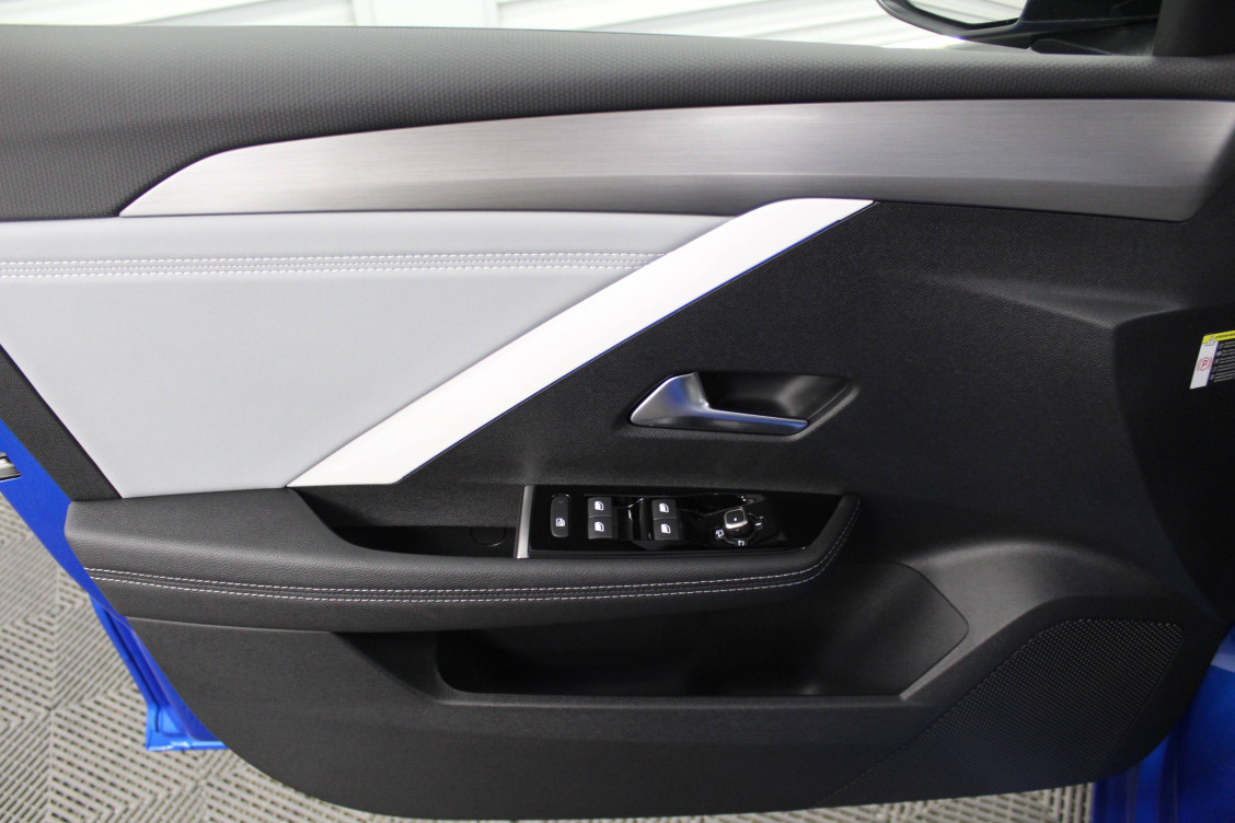 Acheter Opel Astra Astra Sports Tourer Hybrid 180 ch BVA8 Elegance 5p occasion dans les concessions du Groupe Faurie