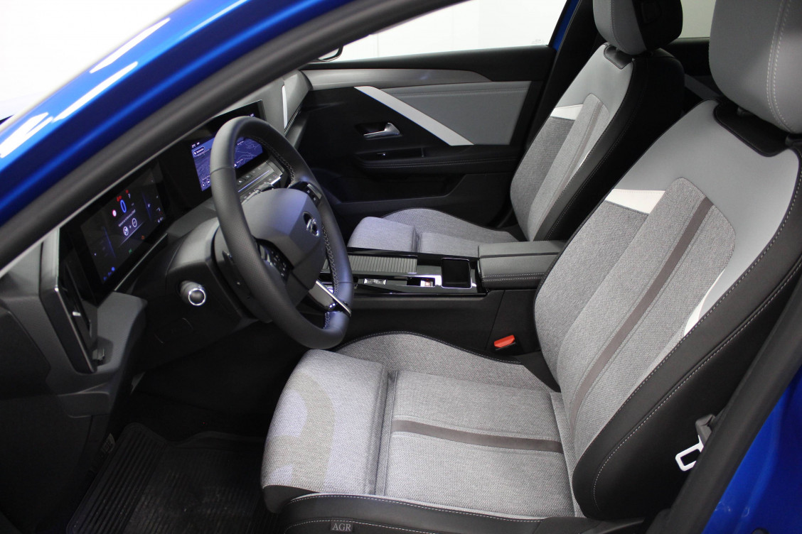 Acheter Opel Astra Astra Sports Tourer Hybrid 180 ch BVA8 Elegance 5p occasion dans les concessions du Groupe Faurie